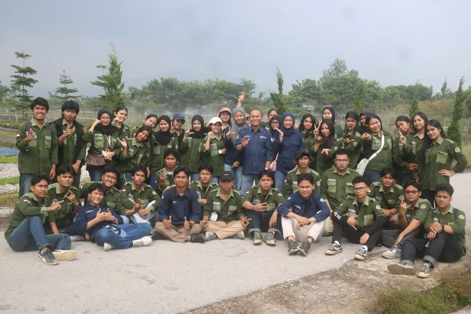 Mahasiswa Fahutan USU Pelajari Pengelolaan Persemaian melalui Field Trip ke Persemaian Toba